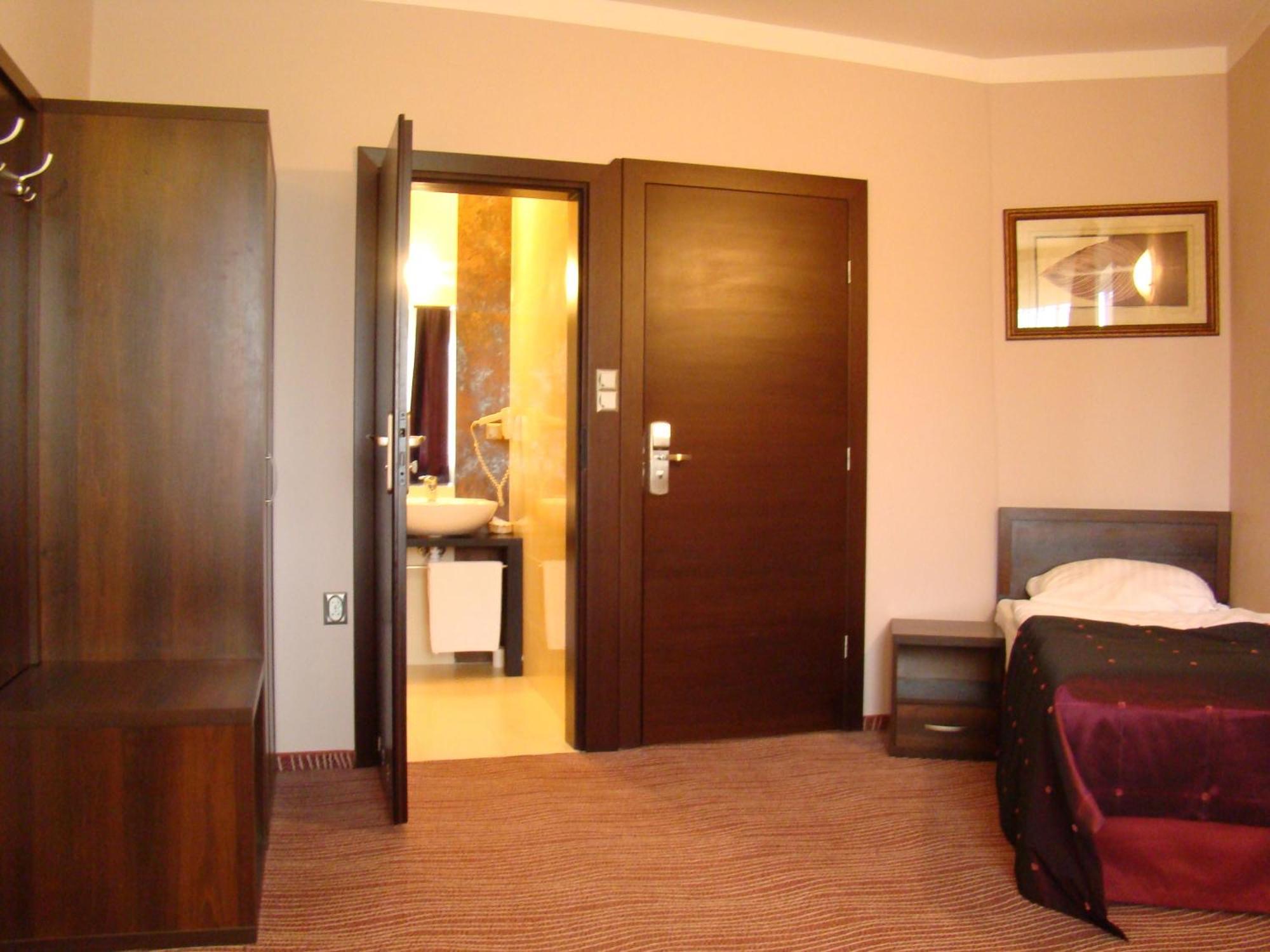 Hotel Azalia & Spa Niepołomice Eksteriør bilde